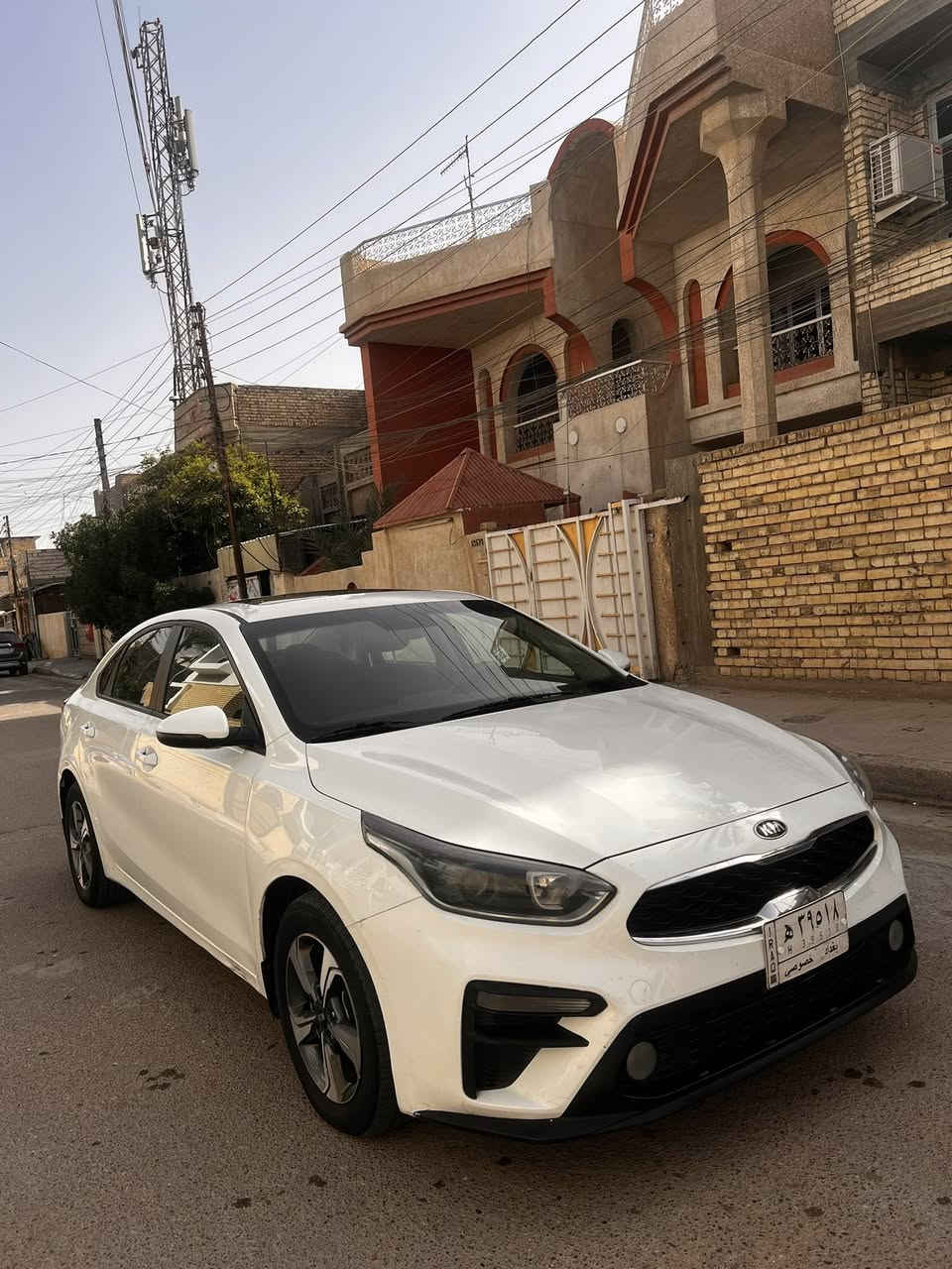 السلام عليكم 
كيا سيراتو 2020 خليجي مكفولة من الضربة والصبغ 
مواصفات السيارة فتحة سقف تحكمات فول حساس خلفي مكينة 1600 دوش 
قطعتين تبريد انظمة قيادة 
السيارة جاهزة من جميع النواحي 
ماشية 103 الف 
مكاني بغداد / الكرخ 
السعر 148
رقم الهاتف ***********
