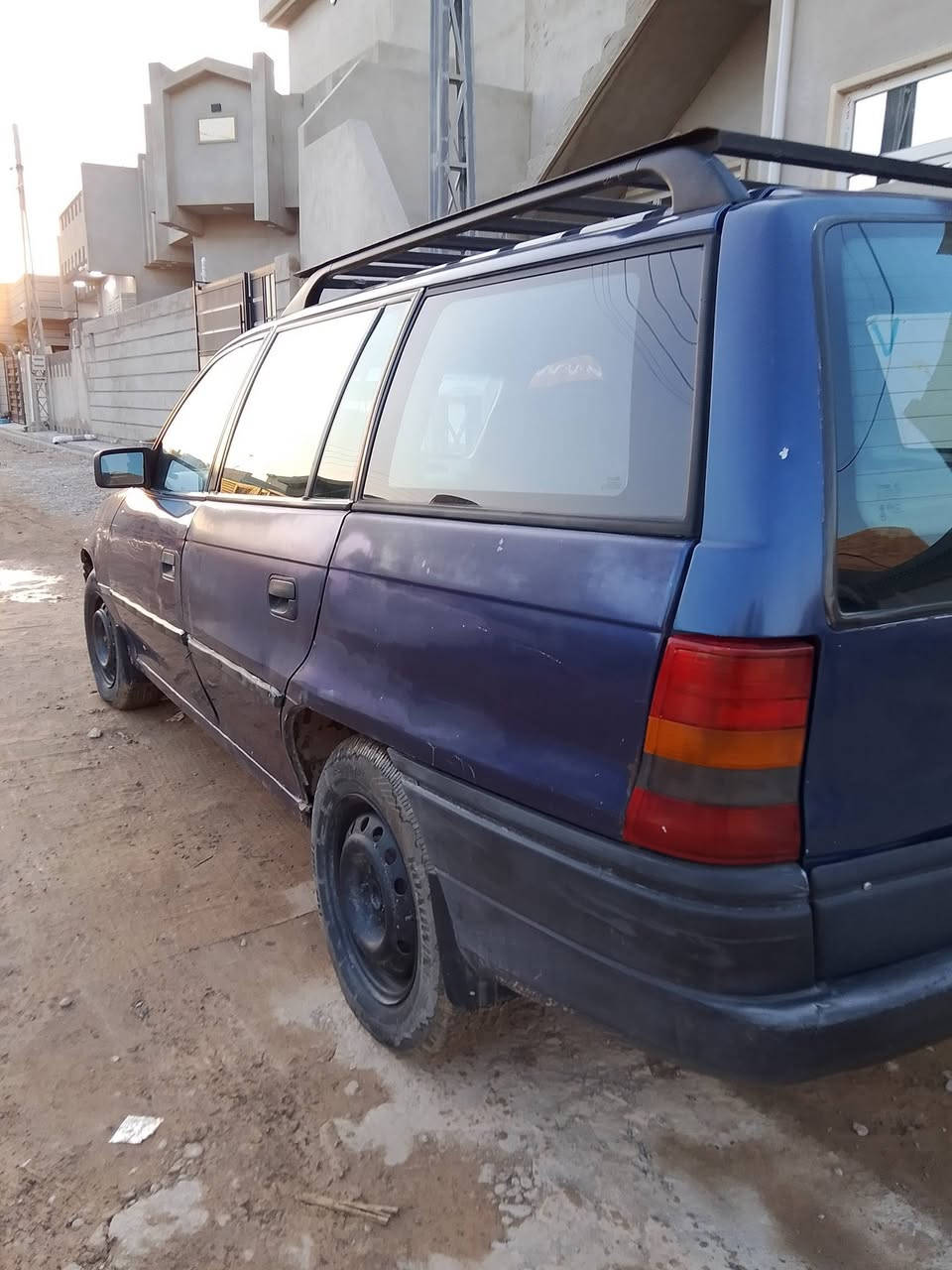 سلام عليكم اوبل استرا موديل 1991 كير ومحرك شرط كوبون بانزين بيها شرط التحويل او وكالة سعر السيارة 40 وبيها مجال مكان السيارة موصل الرقم ***********
