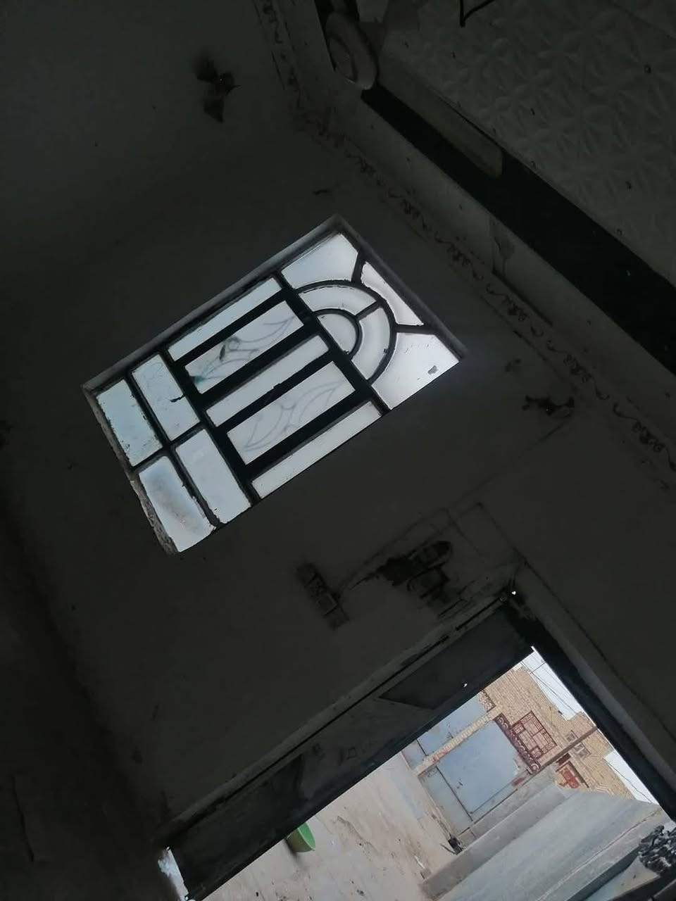 بيت للبيع بلكربلائي. كافه الخدمات متوفره.    . ب 18. مليون
مساحته ميه.  غرفه ومطبخ وصالعه وعالي عن الشارع.  
***********. وتساب
