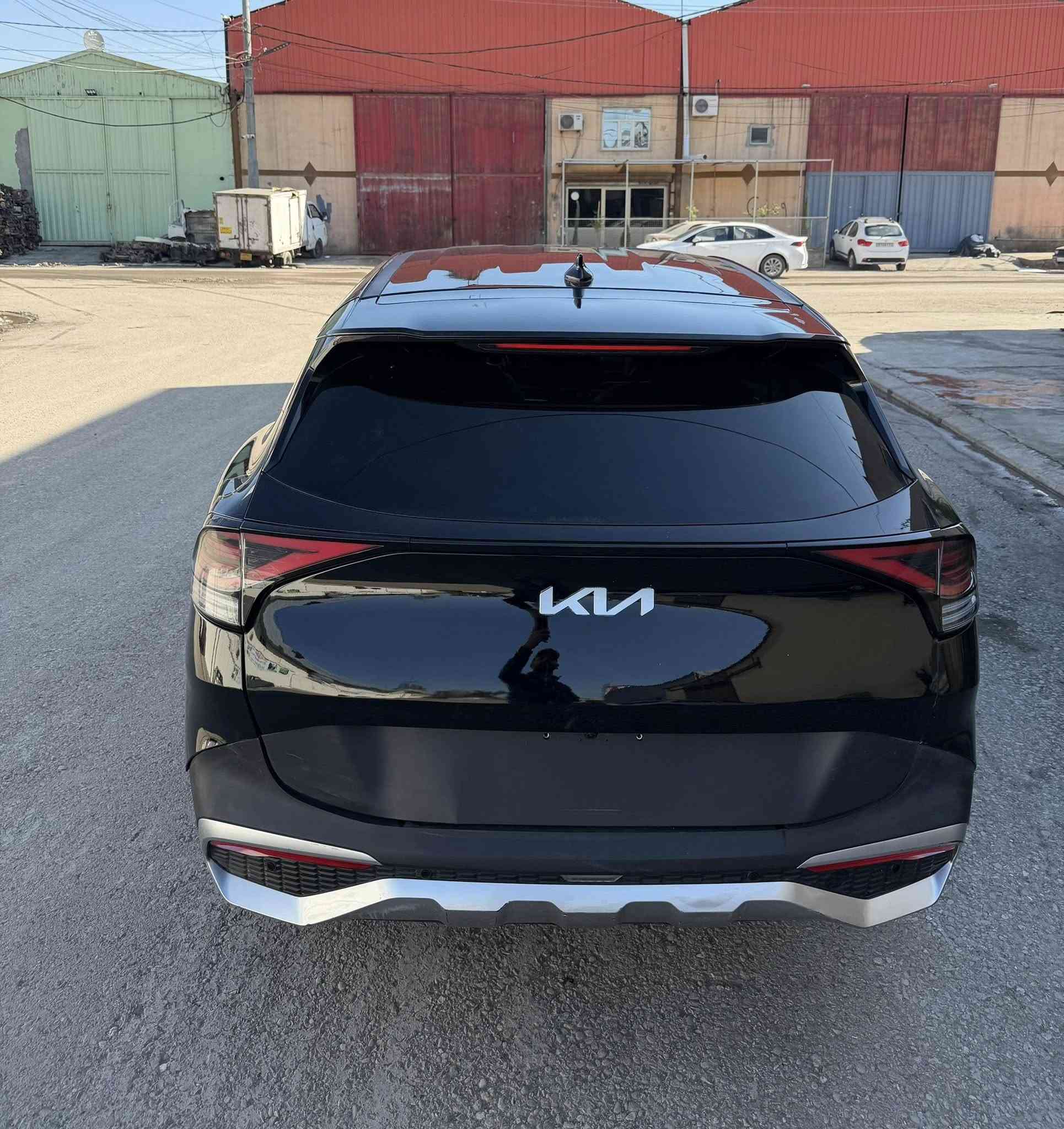 السلام عليكم
سبورتج فئه ex نص مواصفات بدون بنوراما 
وارد امريكي موديل 2023 رقم كاتي
اللون اسود
رقم الشاصي 5XYK33AFXPGO34973
ماشيه 33 ألف mi
حادثها جاملغ امامي السكن مصبوغ و الجاملغات الخلفية 
بيها شبر صبغ+ شبر صبغ الصندوق
ارباك بردة و كشن فقط مفتوح
صور الحادث موجودة مع الصور
تصليحها درجة اولى على أيدي مال جناي .
المواصفات.. 
بصمة وبصمة ابواب 
تشغيل عن بعد 
إشارات ضوئية بالمريات مع نقاط عمياء 
شاشه متصلة 
تبريد لمس جهتين قطعتين 
كشنات جلد كهرباء 
تدفئه بالكشنات مع تدفئه ستيرن
هاندبريك بصمه
حساسات و رادار 
منافذ شحن أمامي خلفي 
ثلاث أنظمة قياده
اوتو هولد 
اوتو ستوب
تحديد مسار 
مانع انحدار
لايت زنون 
مكان السيارة اربيل
‏‭0750 740 9651
