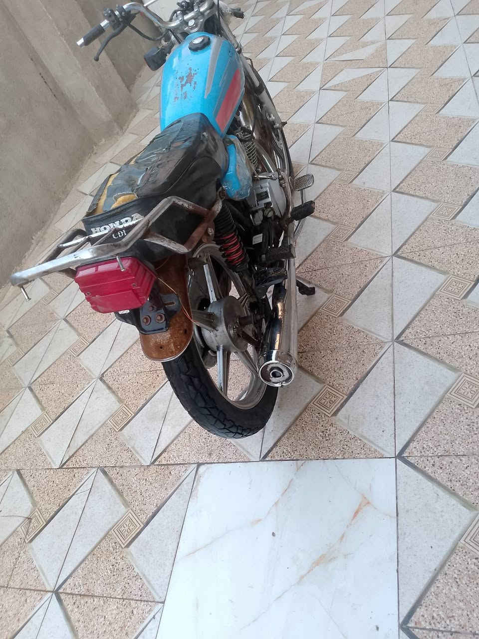 سلام عليكم  سيفان كلك دراجه  نضيفه او حلوه مكينه برغي مامفتوح بيه نكره سلف بس بيه خيط بخار فقط كهربائيات شغاله مكاني كربلاء البراهميه قرب سيطره البراهميه سعر 240اوبيه مجال قليل شراي اتصل متواجد خاص  او مراوس اب اربعه كير ***********
