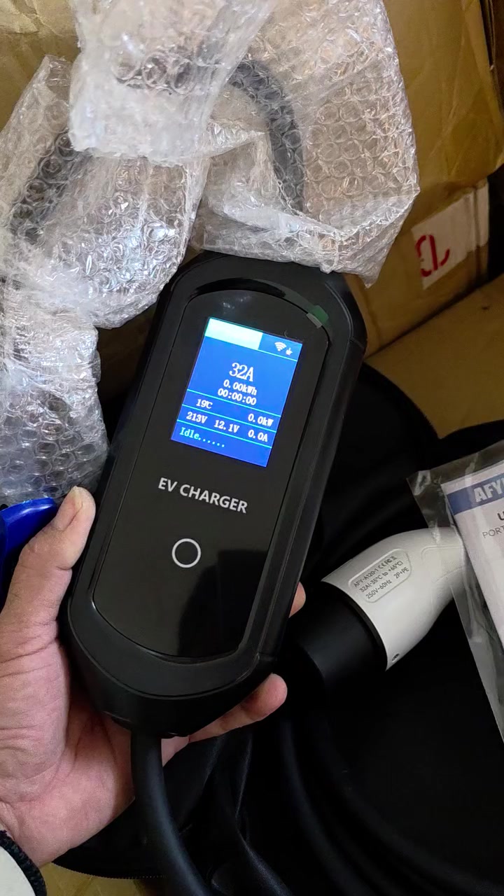 من رخصة الادمن.
توفرت شواحن جيتور.   السعر ٢٠٠ الف 
 ٣٢ امبير متغير من ٦ إلى ٣٢
مع تطبيق موبايل للتحكم
تعمل بايرث او بدون ايرث حسب رغبتك
طول ٥ متر
بيها جهاز حمايه داخلية
بالأمكان استخدامها ثابت او متنقل
ضمان سنه في حال ربطها بايرث مع حمايه
او ٦ أشهر بدون اي حمايه او ايرث
الشاحن مجرب لأكثر من ٣ سنوات  لجميع سيارات الهايبرد
مواد اصليه
للحجز ***********
