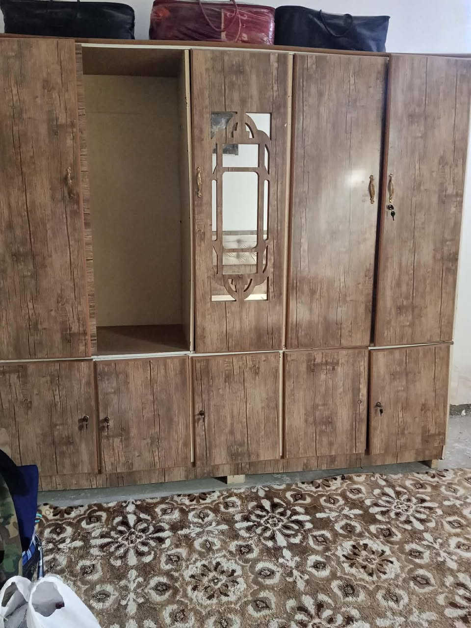 غرفه نوم للبيع سعر200 قفل
كركوك كوباني

***********
