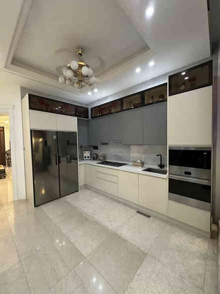 دار للبيع مساحه 150م بناء حديث فول درجه اولى الواجهــة 5م النزال 30م يحتوي على 3 غرفه نوم كبيرة مع باقي الخدمات .

(علماً ان الدار يباع مؤثث او بدون اثاث)

📍العنوان: حي البنوك المدراء خلف شارع الكنيسه موقع ممتاز جداً شارع نافذ عرضه 15م.

(بناء سنه 2024)

للأستفسار اكثر مراجعة مكتب القمه للوساطة العقارية في شارع الكنيسة او الاتصال على رقم الهاتـف.

***********
متوفر واتساب
