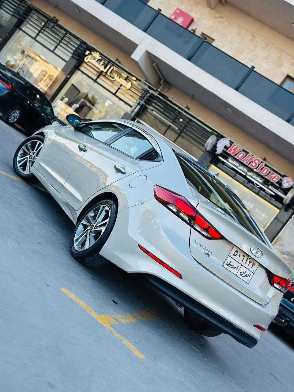 السلام عليكم اخوتي  
النترا ٢٠١٧ وارد امريكي السياره ليبل واحد صبغ البنيد  حادثها الامريكي
وباب عكس السايق اثر شخط بتكتك
شواصي لغود مكفولات
مكينه دوش ٢٠٠٠ بلاد
كير At 6نمر 
تخم تاير جديد 
سنويه وارقام لل٢٠٣٠
تحويل او وكاله مضمونه
مكاني بغداد البنوك للاستفسار 
***********
السعر المطلوب ١١٧ وبيها مجال 
بيت او مراوس حسب القناعه
