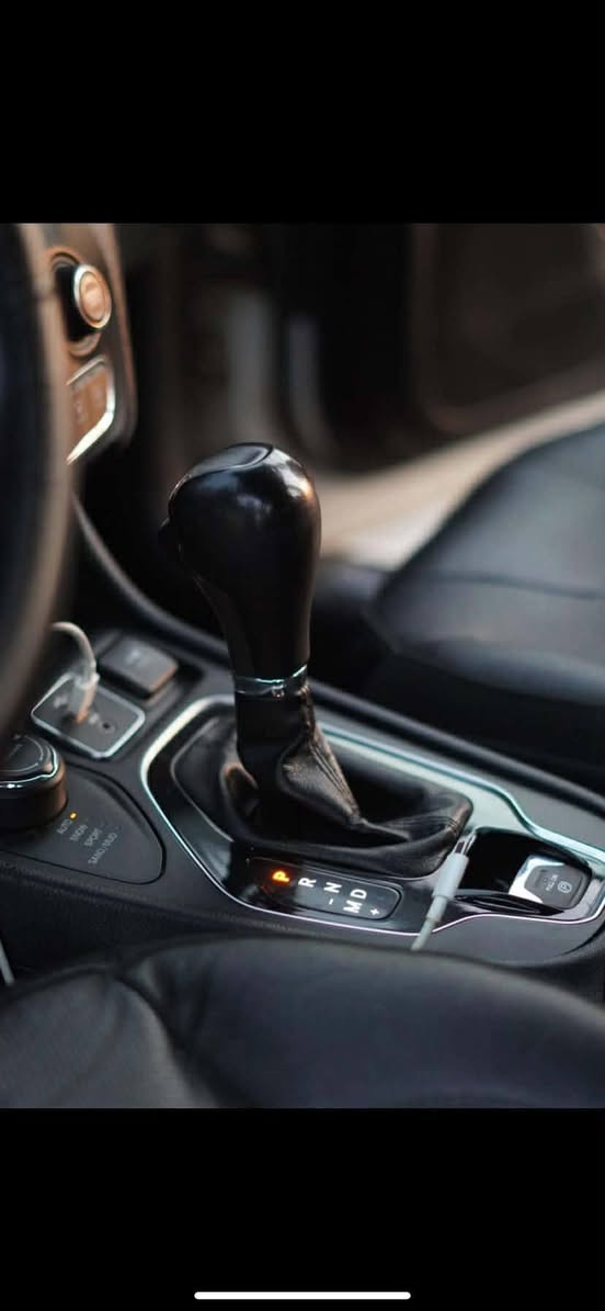السلام عليكم
جيب شيروكي (بزون) 2019 Latitude Plus

🔹 الموديل: 2019
🔹 الفئة: Latitude Plus
🔹 المحرك: 3.2 V6
🔹 فور ويل 4×4 
🔹 الگير  :أوتوماتيك 9 سرعات
🔹 اللون: أبيض
🔹 وارد أمريكي

المواصفات:
✅ شاشة Uconnect مع Apple CarPlay وAndroid Auto
✅ كاميرا خلفية
✅ تشغيل بصمة ك
✅ دخول ذكي
✅ مثبت سرعة
✅ تحكم ستيرن 
✅ لايتات زينون
✅ نظام اختيار وضعيات القيادة (Auto / Snow / Sport / Sand & Mud)
✅ توقف ذاتي 
✅حساس جانبي 

رقم بغداد الجديد انشد عليها اليوم مكاني بغداد بسماية السعر 145 وبيها مجال للاستفسار ***********
