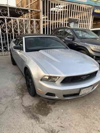 موستنك 2012 كشف سيارة حلووة ونضيفة كير ومكينة مكفوول لاخير بيهه مكانات...