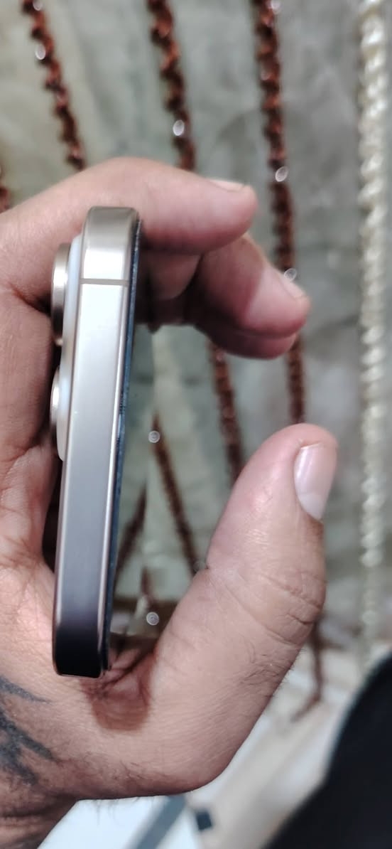 ايفون 16برو ماكس جهاز جديد ستخدام قليل كلش ضمان اي بي ام لعربي لاصلي شرق اوسط جهاز كنه ماخذه جديد بطاريه 100مشحون 20دوره فقط جهاز زلق ما بيه ولا خدش جديد كلش وين ما يعجبك افحص ويه عدسات لكامره ياقوت لاصلي ويه لزكه اصليه ويه 4حافضات اصليات يعني من لخير فقط بس جيب شريحه وخليه بيه كلش ما تشتريله جاهز مكاني بصره ***********
