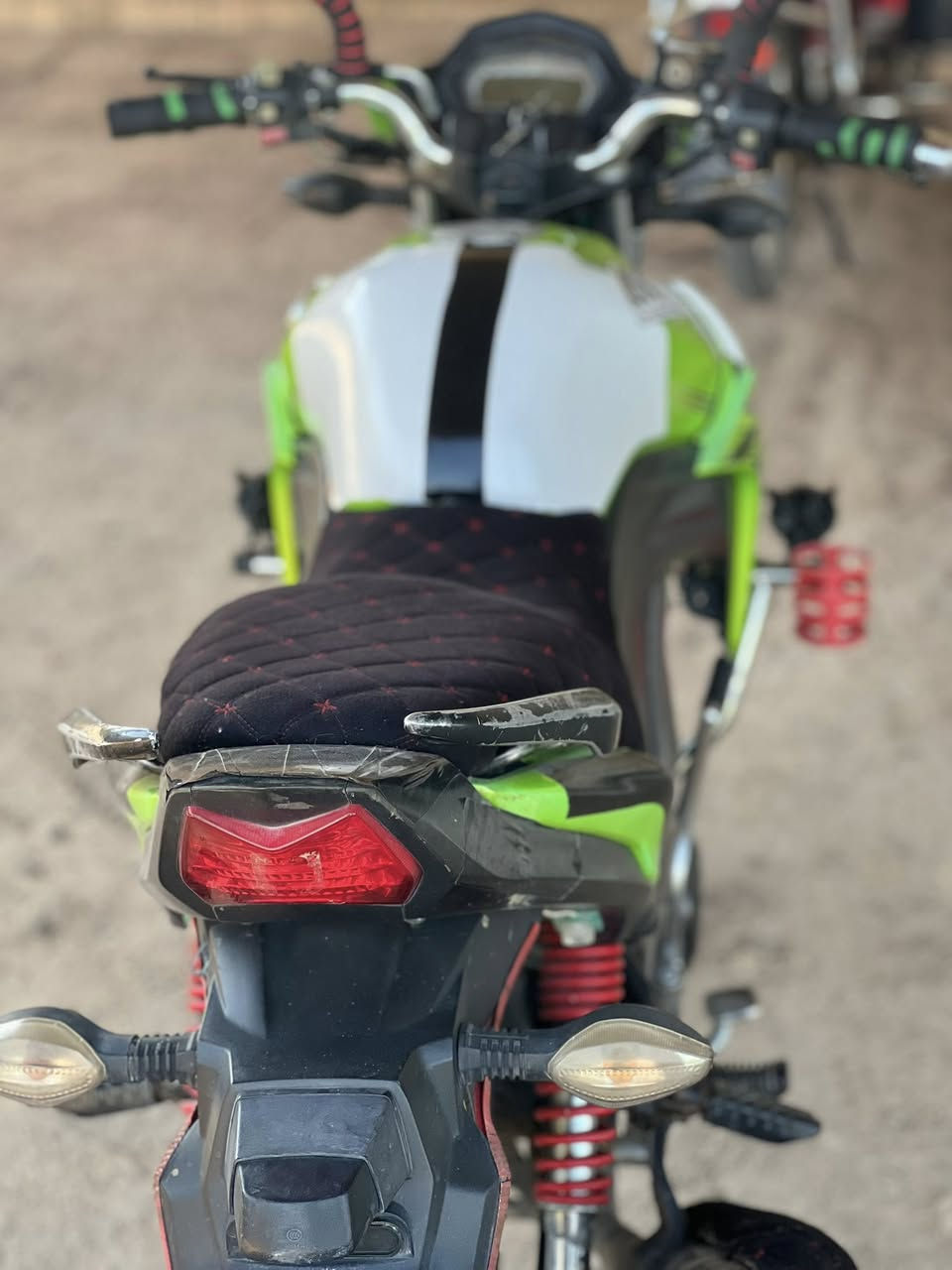 سلام عليكم دراجه هاوجي للبيع موديل (19) دراجه المحرك ناعم وحلوو بس الكشر شويه تعبان  السعر من الاخير لاتعبني ولاتعبك (مليون200) قفل شراي اتصل (***********) مكاني الفلوجه  دراجه داخله گمرگ
