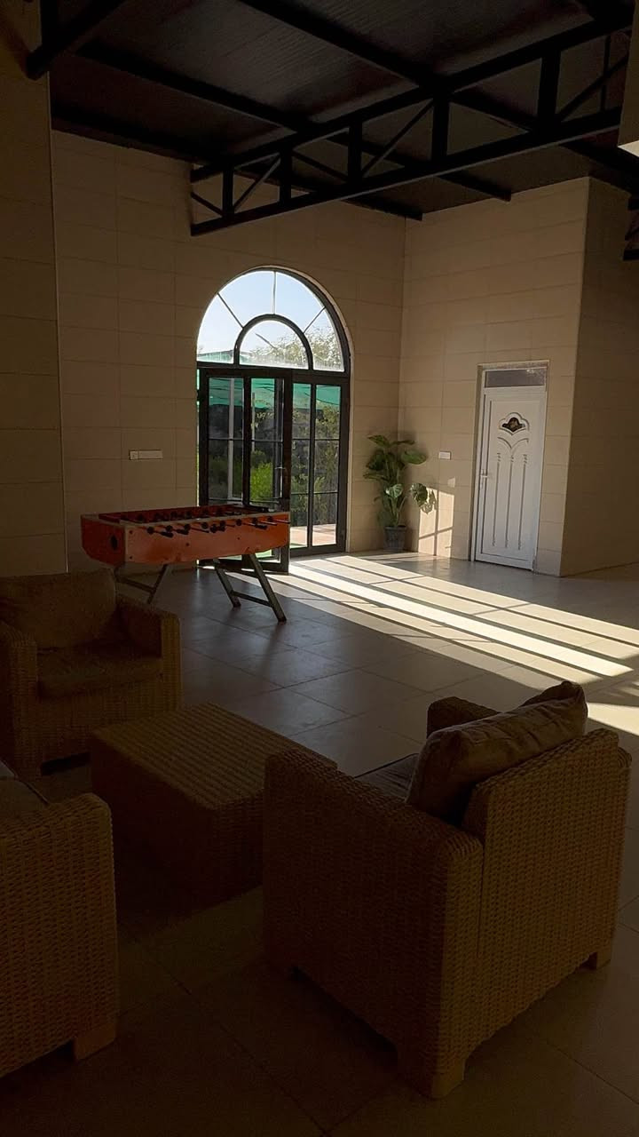 متوفرة ڤيلا العمده للايجار اليومي والشفتات  للعوائل 🏠 
*ملاحظه المزرعه موثقه من قبل تطبيق أجرلي 
تصميم عصري وواسع يضمن لكم لحظات مميزة
🌿اجوا طبيعية خلابة وجلسات متنوعة مع خصوصية تامة 
ونسة وراحة.  تجربة ماراح تنسوها
#كربلاء المقدسة /خلف جامعة العميد 

للاستفسار *********** Singapore
