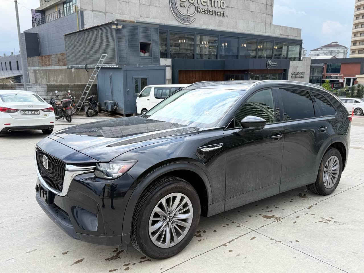 بسم الله الرحمن الرحيم

🚘 Mazda CX-90 Hybrid – Clean Title

✅ 6 شوێنی دانیشتن
✅ هایبرێد
✅ سلاید (Sunroof)
✅ بە بصمە (Keyless Start)
✅ 3-Row Seating
✅ بێ بۆیاخ
✅ بێ سارد
✅ بێ شوخت

💰 نرخ: 27,500 دۆلار (مەجال هەیە)

📅 ژمارەکە كاتي ٣  مانگ لەگەڵە.

🔢 VIN (ژمارەی شانسی):
JM3KKBHD8S1201655

📞 پەیوەندی: 
*********** السليمانية, العراق
