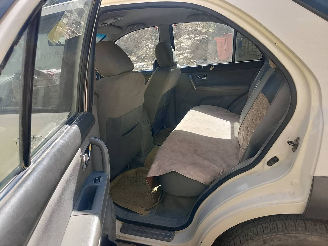 سلام عليكم سياره سورنتو 2007 سياره نضيفه مكينه وكير وحداديه نضيف رقمه ذيقار هاذه رقمي *********** مامتوجد عل نترنيت
