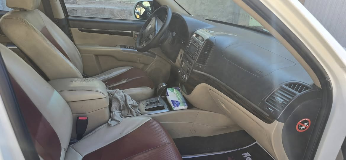 السلام عليكم سياره سنتافي ٢٠١٢ مكفوله محرك ٤ سلندر فول مواصفات ٧راكب ٣قطع تبريد رقم أربيل جديد نكليزي السعر ١٤٥ وبيه مجال مكان النجف شارع المدينه قرب مطعم ابو جلال رقم الهاتف ***********
