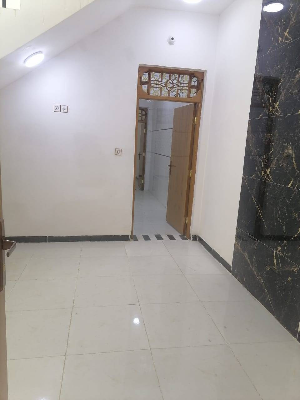 دار للبيع فارغة الدار وغير مسكونه 
100م صب مسلح طابق واحد شارع 10 حي النداء طابو صرف منطقة 57 قريب شريط الموظفين من عمود 23 وتنزلون للحي كيلو عن شارع كربلاء ماي كهرباء مدارس. غرفه وصالة واستقبال ومطبخ وصحيات  السعر ٧٥مع المجال  اتصال *********** بي واتساب  النجف الاشرف
