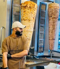 شيف غربي جوكر متفرغ للعمل  كص لحم + دجاج شد تشريح تخمير تنزيل  كنتاكي ...