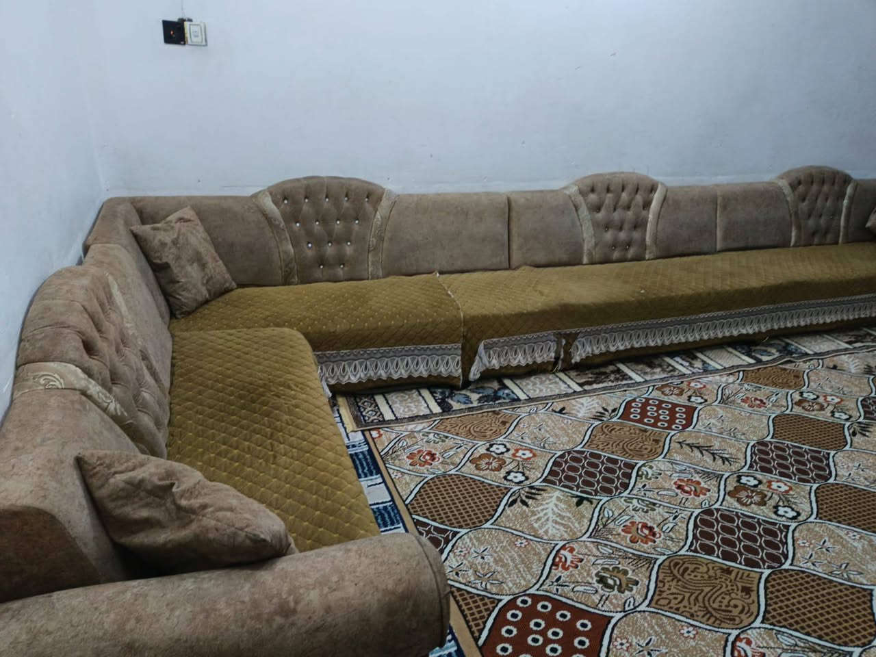 ديوان 14مقعد تسكام وقوي ثكيل تكمه جديد كلش اي ضررمابي سعره 300يوجد توصيل داخل كربلاء ***********
