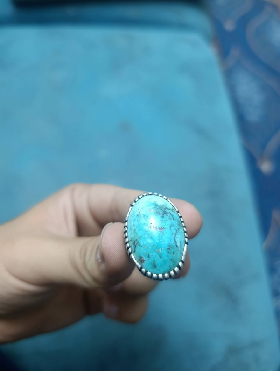 السلام عليكم
شهر رمضان مُبارك إن شاء الله

محبس فيروز صياغة بحرينية يخبل باللبس أمانة الله ورسوله بس شغله كلفني 100 ألف أريد أبيعه لأن أحتاجيت
اللي يعجبه هذا المال يراسلني ويشلع عيوني 🩵
سعره 100 ألف وتدرون الفضه والفيروز شلون صاعد ويتوفر توصيل إلى كافة المُحافظات 

للتواصل : ***********
