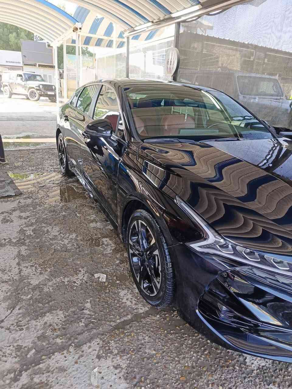 سلام عليكم K5 2024 وارد امريكي بيه 3قطع صبغ الدواخل سليمه بدون ضرر إرباك سليم ما طاك فول داخل احمر السياره رقم بغداد بسمي السعر 165 بي مجال بسيط ***********
