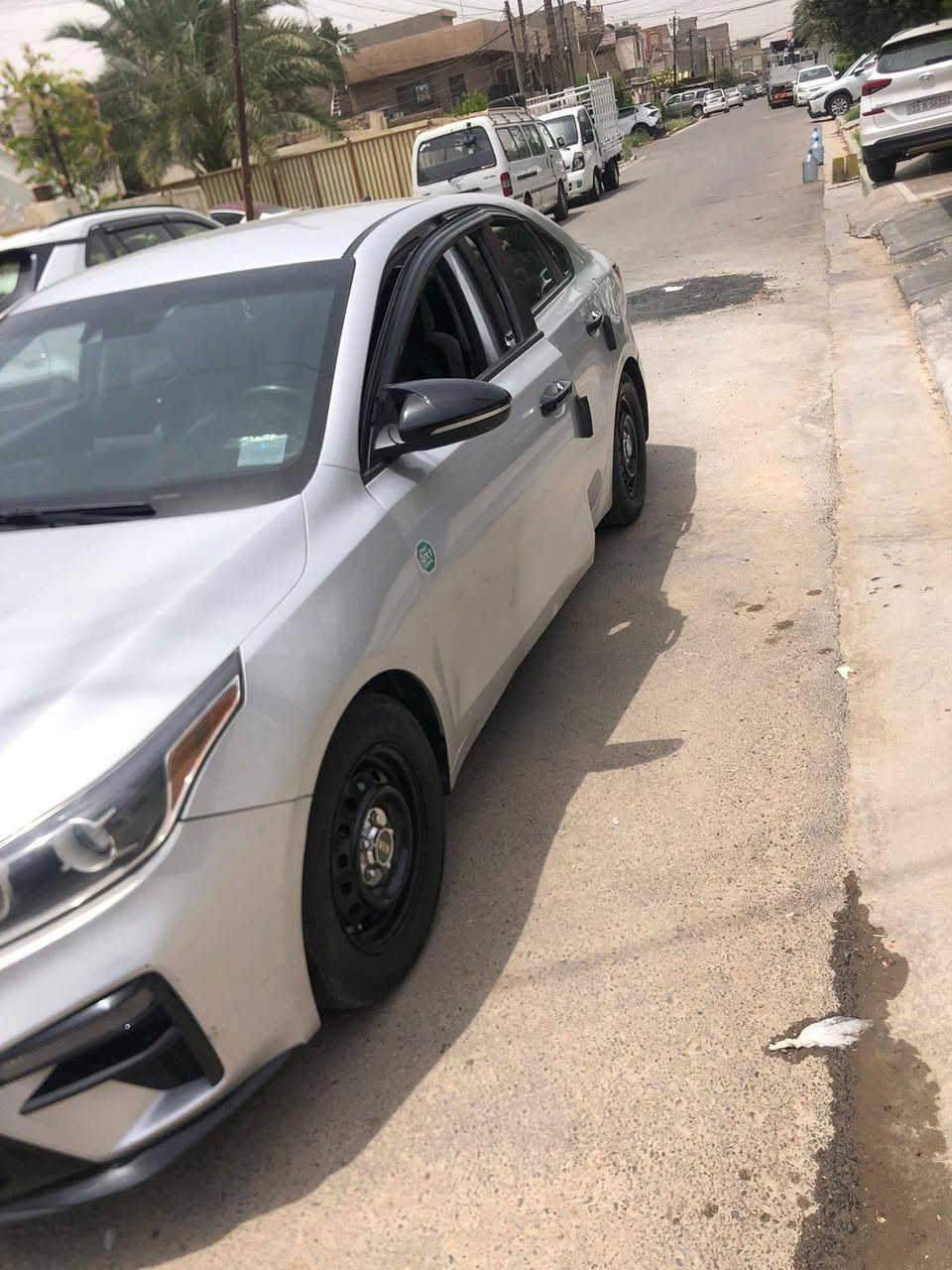 يالله اخواني السلام عليكم للبيع كيا فورتي موديل 19 وارد امريكي محرك 2000 دوش كير AT بلادي مو تحوير تبريد وصدر خير من الله تخم تايرات جديد السياره مال بيت ممستخدميها للشغل  حادثها 3 قطع الجاملغ الخلفي العكس السايق والجنطه وصبخ باب السايق اثر شخط حز 
السعر 118 وبيها مجال قليل للطيبين 
***********
