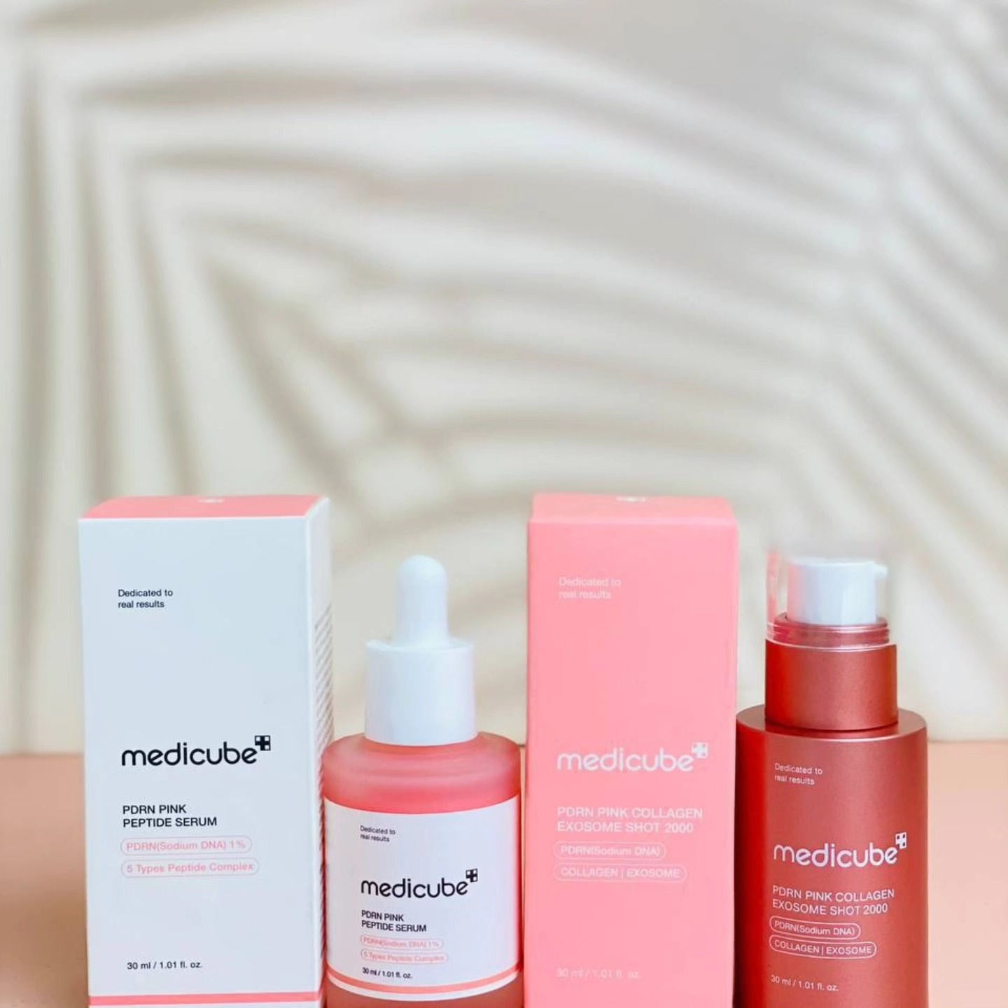 ✨ عرض الإشراقة والشد بالكولاجين الوردي من Medicube الكوري 🇰🇷✨
إذا بشرتج تعبانة، باهتة أو حسيتي فقدت مرونتها… هذا العرض معمول حتى يرجّعلها الحياة والنضارة بخطوتين أساسيتين ومدروسات 💗

يتكون العرض من منتجين أساسيين:

1️⃣ PDRN Pink Peptide Serum
سيروم مركز يحتوي على الـPDRN والبيبتايدات، يشتغل على تجديد البشرة وتحفيزها حتى تبين ممتلئة وأكثر حيوية.
🔹 يساعد على تحسين مرونة البشرة
🔹 يقلل مظهر الخطوط الرفيعة
🔹 يمنح إشراقة وردية طبيعية
🔹 يهيئ البشرة لاستقبال باقي المنتجات
قوامه خفيف وسريع الامتصاص، مناسب للاستخدام اليومي وما يسبب ثقل أو دهون زائدة.

2️⃣ PDRN Pink Collagen Exosome Shot 2000
تركيبة أقوى مدعمة بالكولاجين والإكسوسوم حتى تعزز الشد وتحسن ملمس البشرة بشكل ملحوظ.
🔹 يعزز إنتاج الكولاجين
🔹 يقلل مظهر التجاعيد
🔹 يمنح امتلاء صحي للبشرة
🔹 يوحد الملمس ويعطي نعومة واضحة
مثالي للبشرة اللي فقدت مرونتها أو تحتاج دعم إضافي

منشأ العرض: كوري 🇰🇷
االسعر السابق ٥٥
هسى عليه بس ب٢٣
والفترة محدودة العرض استغلوو الفرصه بنات


**إذا كنت صاحب هذا الإعلان وتريد حذفه لأي سبب، رجاءا أرسل رسالة إلى الدعم الفني**