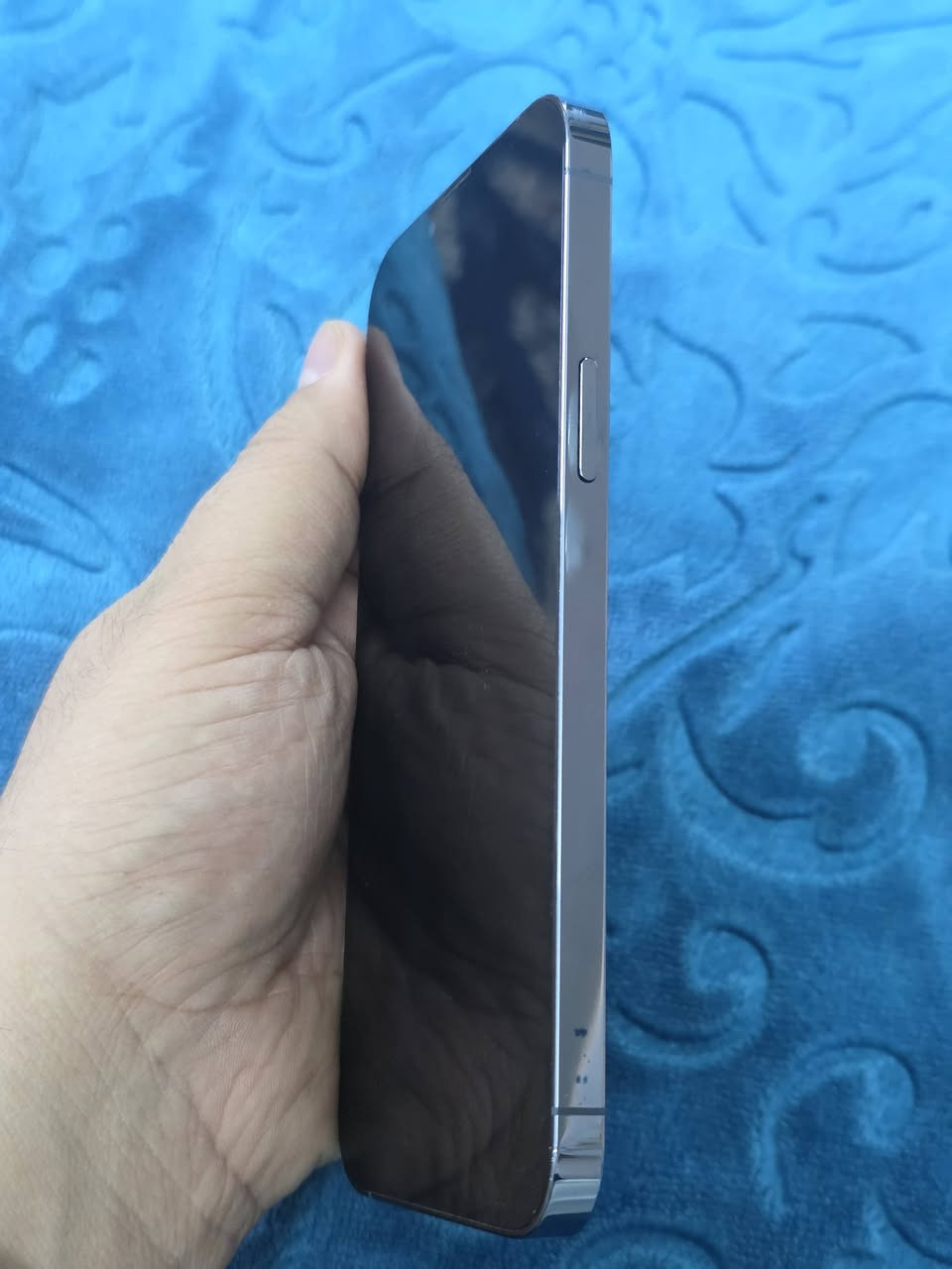 للبيع ايفون 13 برو ماكس نظيف جدا
لون سمائي
ذاكرة 128
ملحقات کارتون الاصلي + كيبل شحن
بطارية 75%
الجهاز نظيف وغير مفتوح وما داخل تصليح نهائيا 
العنوان حي الجهاد او الكرادة
السعر 700 الف
*********** متوفر واتساب
