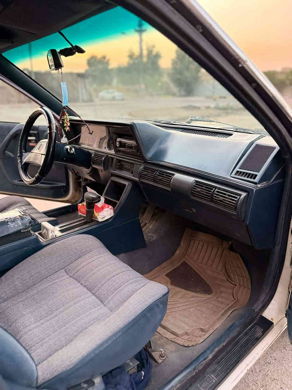 السلام عليكم اولدز سيارة نضيفة جدآ كشر صبغ جمالية فقط.وداخل جديد شركة .دشبول جديد تخم تاير جديد كهربائيات كلها شغالة كيجات كلها شغالة رقم بغداد أنكليزي /بسمي ريمونت كير محرك جيد جدآ 
مكان بابل السعر 53وبيه مجال ‏‪0771 970 7700‬‏
