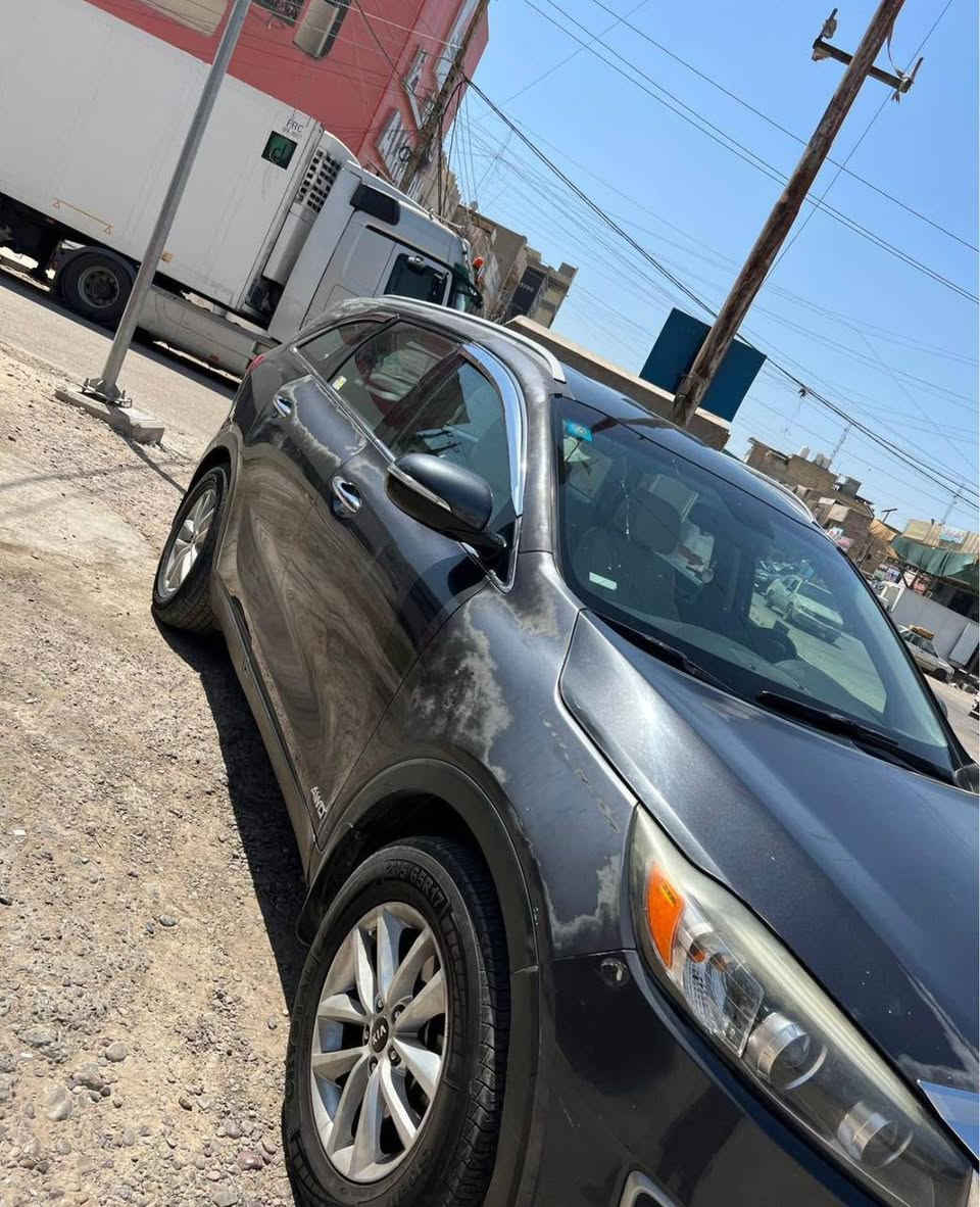 سلام عليكم سورينتو امريكي موديل ١٧ حادثها جاملغات جهة الصدر ومصبوغه الصفحه السياره كير مكينه مكفولات اربعه سلندر تبريد مكفول 5 راكب سياره مكانها بغداد رايده بشده و٤٥ وبيه مجال الشراي ***********
