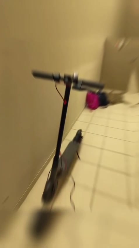 🛴 سكوتر كهربائي للبيع
سكوتر نظيف وحالة ممتازة 👌
⚡ السرعة توصل تقريباً 25 كم/س
🔋 الشحن يدوم من ساعة إلى ساعة ونص
🚀 3 أوضاع قيادة: Eco / D / Sport
🛞 تايرات مطاط قوية تتحمل الطرق
💪 مناسب للشارع اليومي وما يتأثر بسهولة
📌 الاستخدام قليل وحالته زينة


**إذا كنت صاحب هذا الإعلان وتريد حذفه لأي سبب، رجاءا أرسل رسالة إلى الدعم الفني**