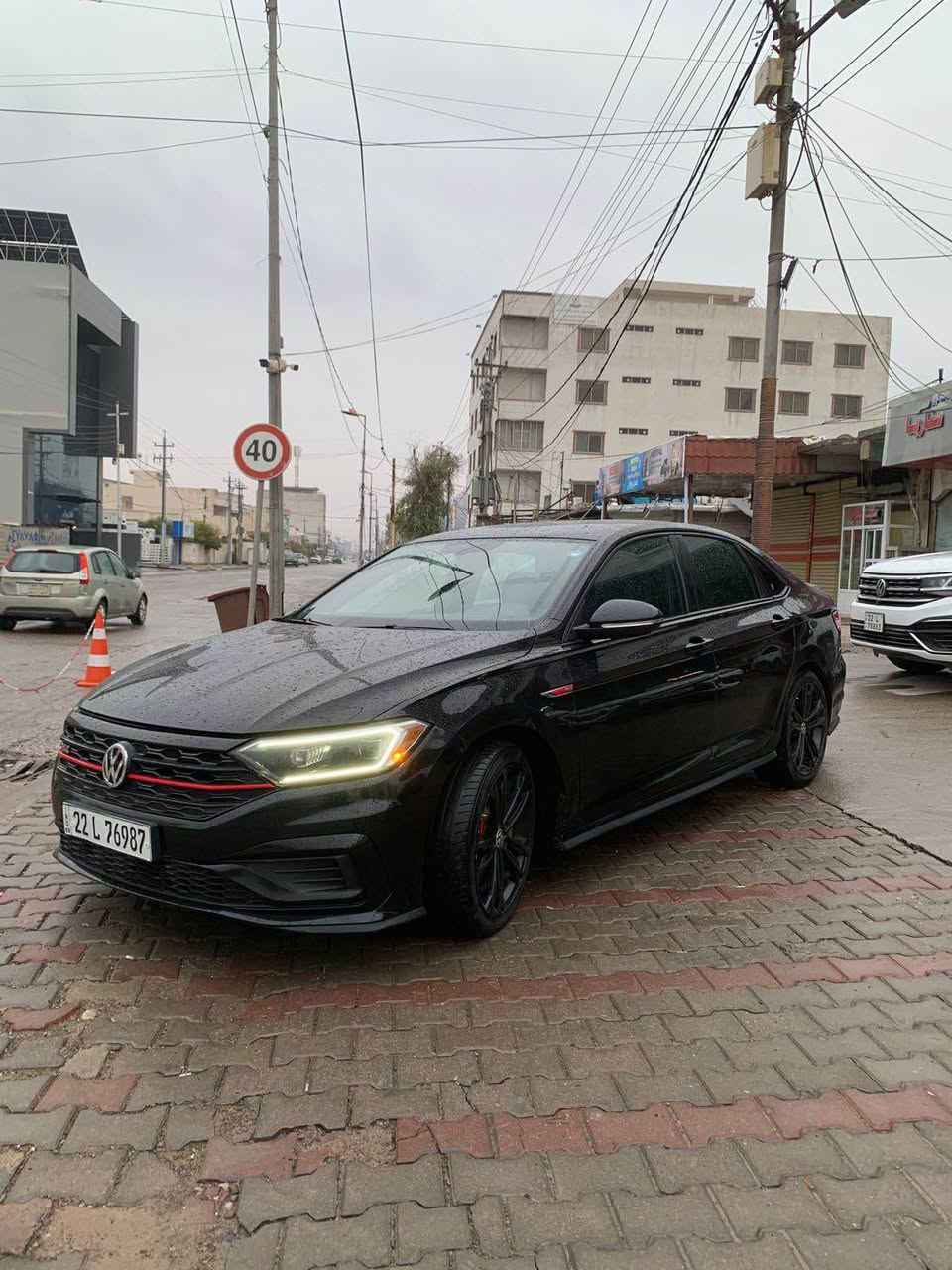 جیتا 2021 GLI 
ڕەقەم و سەنەوێ نوێ 
ڕۆیشتن 65 هەزار میل 
پێشی کەپسە کامل بیلادی 
سندوق و چاملغی پشتی 
سبوغە ، چاملغی پێش 
بیلاد گۆڕاوە ، دوو جێ پی دی ئاڕ 
ئێڕباگ کامل سیستەم ، بێ ناو گرتن 

نرخ 142 $
*********** أربيل, العراق
