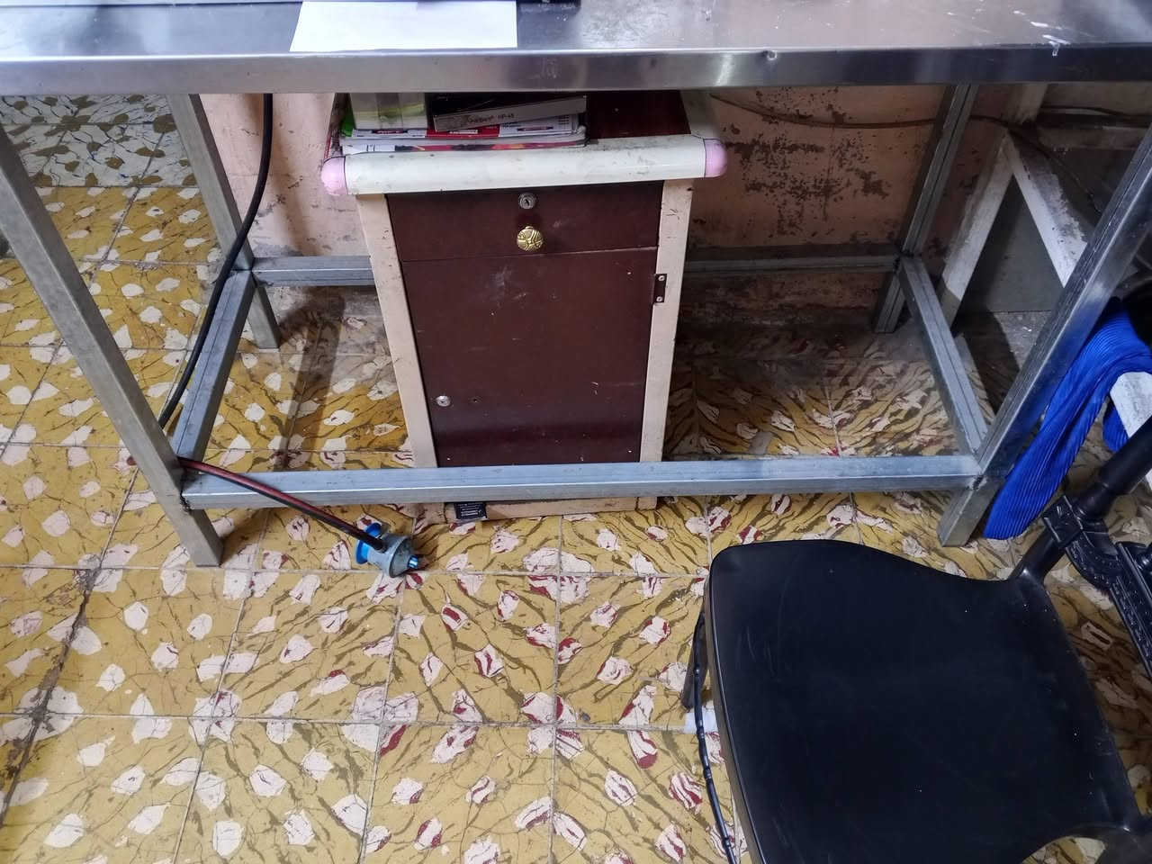 سلام عليكم غراض مطعم للبيع المكان مدينة الصدر قطاع 79 ***********=التواصل
