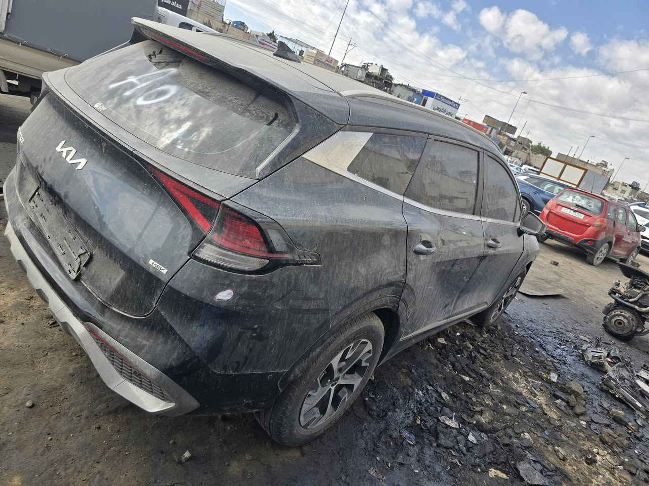 سلام عليكم سبورتج للبيع او مراوس 
موديل 24 هايبرد فلول مواصفات عدا فتحه دخلت على قرار الجديد حادثها مثل ما موضح بل صور  ابيع على وضعها 140 بأسمي تحويل ثاني يوم  سياره كلش جديده  مكاني بغداد  ***********
