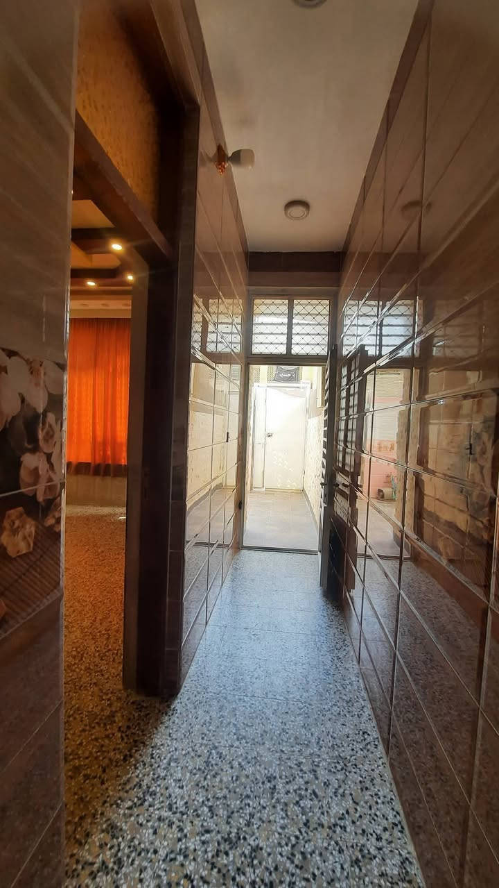 دار للبيع مساحته 100 طابق. نص كامل الضباط الثانيه الزراعي شارع 15
قريب شارع 30 البيت ابيعه استثمار بي مؤجر ايجاره 400 
للاستفسار اتصل على ***********
