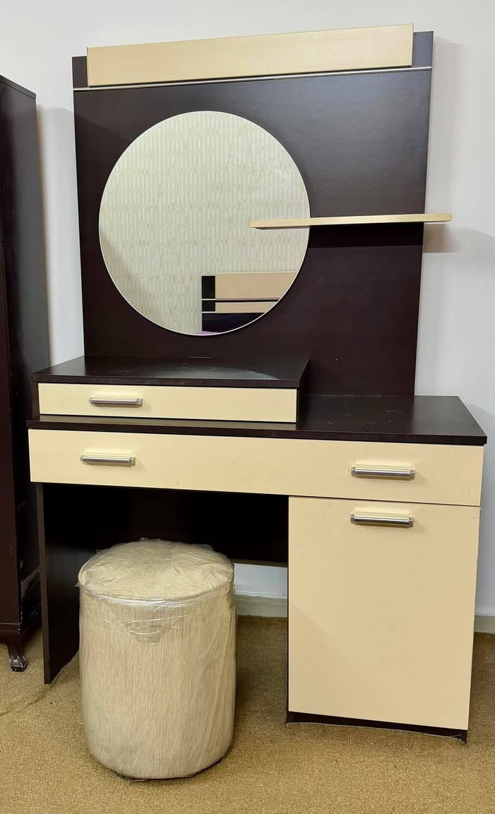 عندي غرفه نوم نفرين تركيه للبيع تتكون من 8 قطع (( سرير مع دوشك وكموديات اثنان وكنتور اربع بوب و ملحق ملابس مع جزامه وميز تواليت مع طابوريه ) القياسات موجوده بالصوره
السعر 600 الف بيها مجال جاكوزي سعره 900بي مجال العنوان بغداد / اليرموك ماارد على تعليقات شراي يتفضل خاص


**إذا كنت صاحب هذا الإعلان وتريد حذفه لأي سبب، رجاءا أرسل رسالة إلى الدعم الفني**