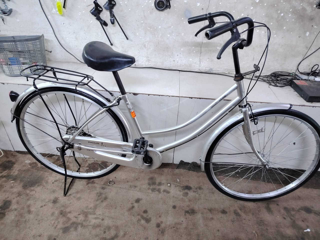 باسكيل ياباني باله حجم 26 شرط نظافه بدون اي عيب شلونه بل صوره هيج موديل 18 لوك سعره 65 قفله شراي خابر وتدلل *********** ملاحظة اروس شعندك باسكيل عاطل لو حته صغير تحياتي للجميع
