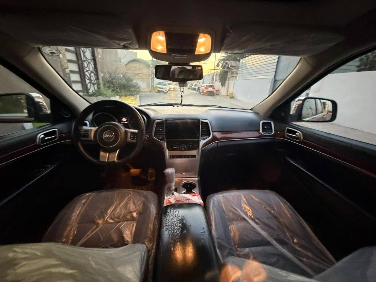 جيب 2011 هيمي 8  سلندر فول موصفات فتحه بيها قطعتين صور الحادث مرفقه بيع مستعجل 123 ورقه بسبب ضرف 
‭٠٧٨١ ٤٣٦ ٢٠٣٧
