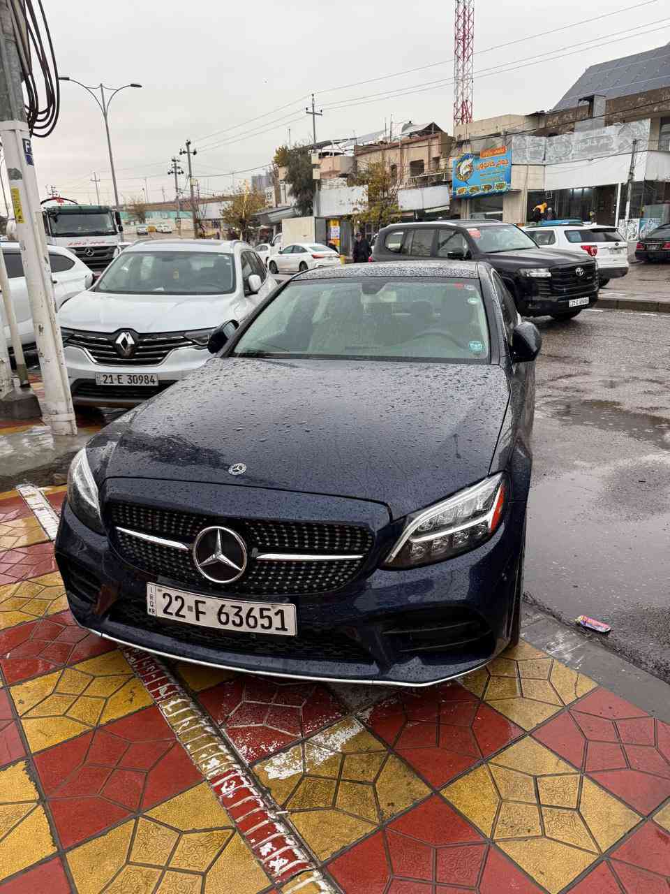 مرسيدس c300
حادث جاملغ فقط مكفول من دواخل
مواصفات 
بانورما
داخل بيج
شاشه وسط
كامره خلفيه
كشنات كهرباء وتدفئه
رادارات محيطية
مكينه كير مكفولات 
جنطه كهرباء
سعر السياره ٢٢٨٠٠$ وبيها مجال بسيط
***********
نفق الشرطه
