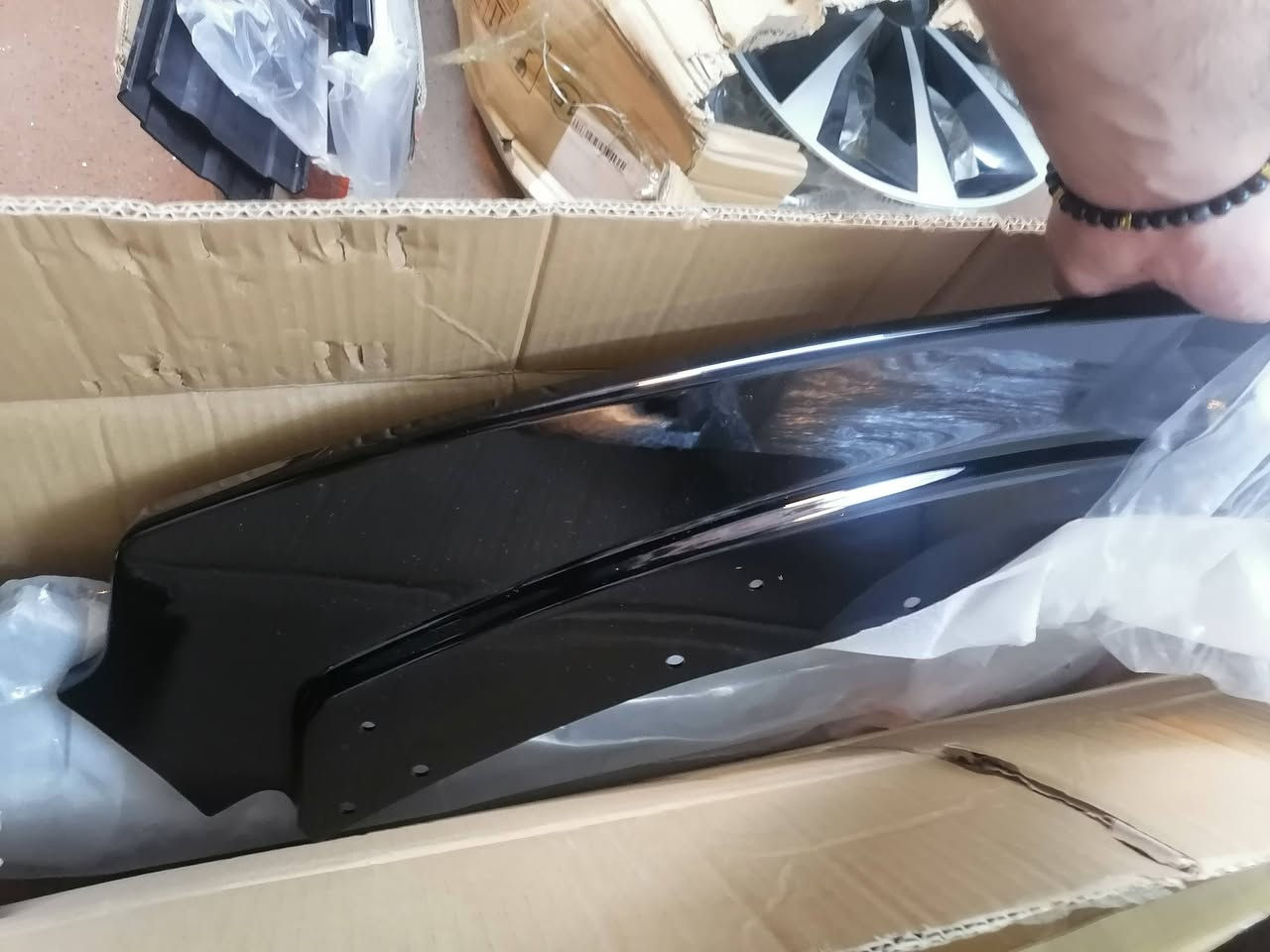 أغراض سياره اكثر من موديل وماعرف مال اي سياره الي يسالني كلهن شلعه انطيني سعر بيهن وبالعافيه
وبس وحده منهن هذني السود لو مال سياره لو لا ممتاكد منها 
المهم شلعه كلهن


**إذا كنت صاحب هذا الإعلان وتريد حذفه لأي سبب، رجاءا أرسل رسالة إلى الدعم الفني**