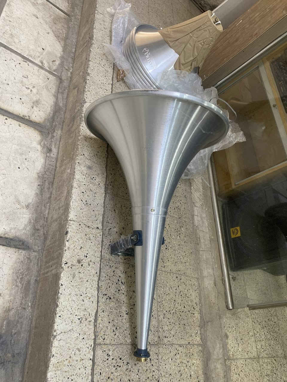 (سبيكر هورن) ابواق بنوعيها البوق الاستندر ٣٢ انج  ،، والبوق التراميبت الطويل الذي يدفع الصوت لمسافة بعيدة نوع max-on هندي اصلي 
 متوفر في شركة الحلول للمنظومات الصوتية 
بغداد حي الجامعة - قرب النفق 
***********
