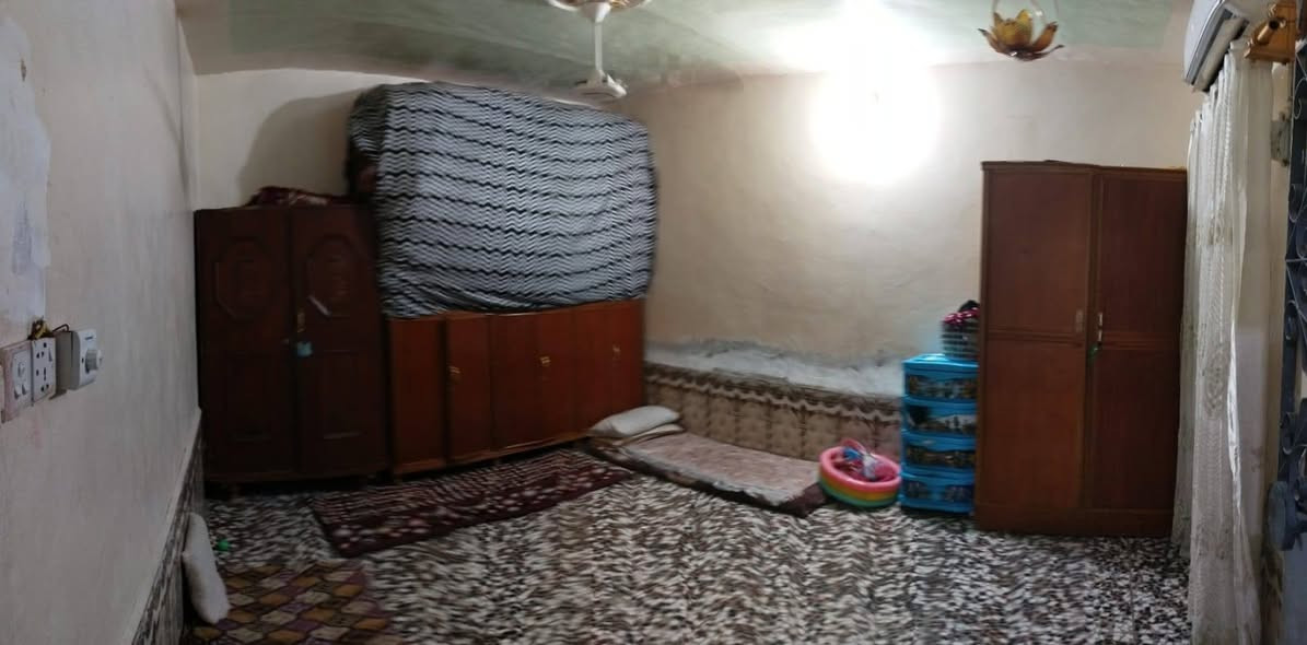 من رخصت الادمن
بيت للييع  ورة الكراج الجديد الموحدة
 مساحة البيت 480 متر 
يتكون البيت عرفتين نوم مطبخ وصاله و استقبال 7 امتار صحيات خارجية وداخليه بيتونة
 للاستفسار الاتصال علرقم
 ***********
