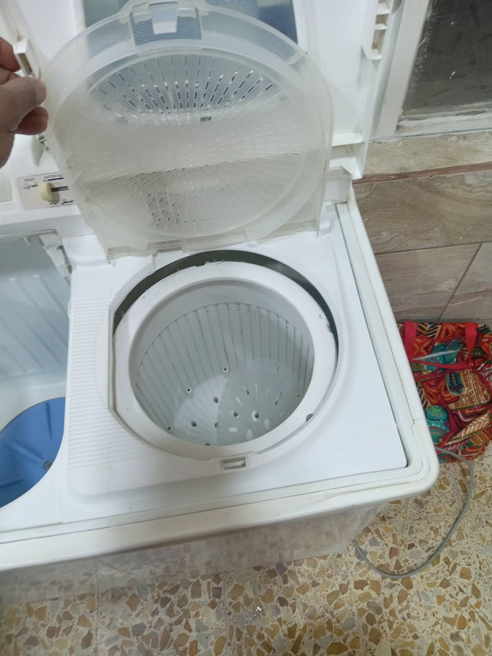 السلام عليكم غسالات للبيع حجم كبير ٢٥كيلو ب١٥٠ وحجم صغير هيتاشي ٩كيلو ب١٢٥ للاستفسار الاتصال على الرقم ***********
