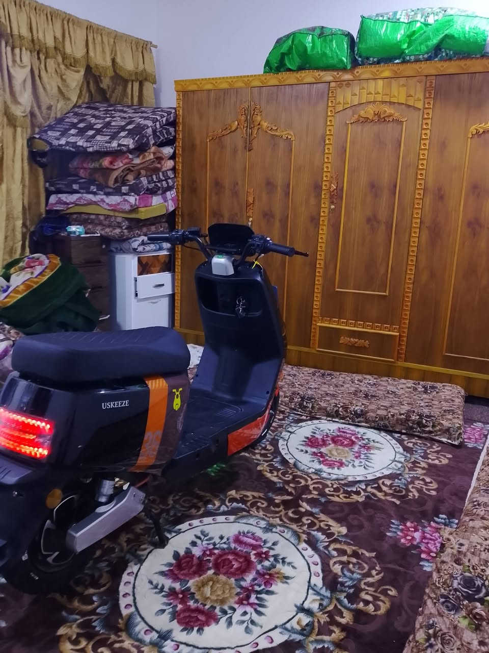 تيسلا للبيع او المعروف اسمه اوباما 36  نضيف حيل ونشط ملف 2000 بطاريات كبار عدد 6 السعر 700وبي مجال للطيبين الرقم ***********
