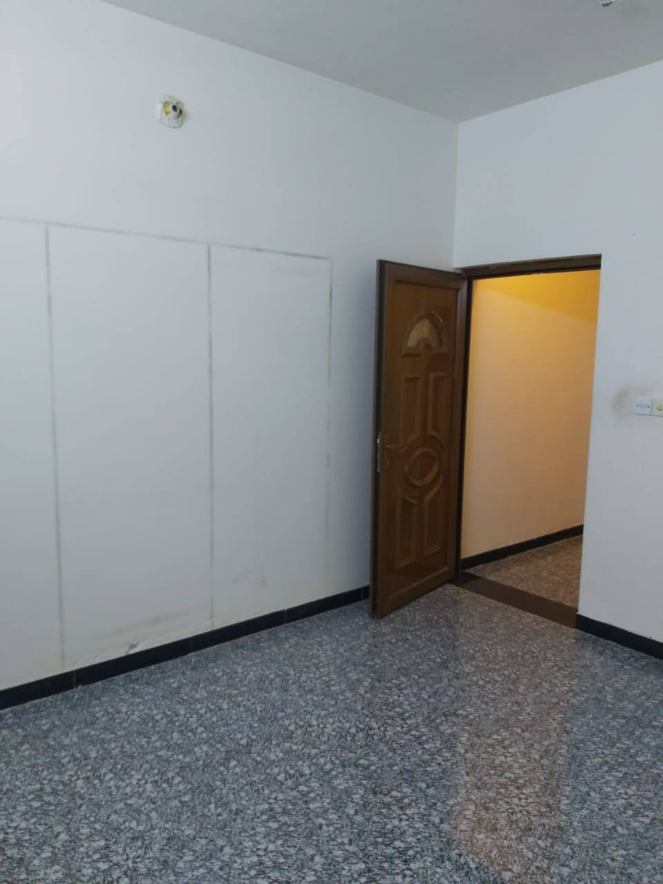 ✨ الأريج للعقار ✨
📢 شقة للإيجار – طابق أول
🏠 شقة جداً نظيفة ومناسبة للعوائل الصغيرة
📐 المساحة: 80 متر
🔹 تتكون من:
• هول مريح
• غرفتين نوم (غرفة كبيرة + غرفة متوسطة للأطفال)
• صالة
• مطبخ
• صحيات
• بلكونة
• سطح
📍 الموقع:
الأعظمية –  / راغبة خاتون
💰 الإيجار: 475 ألف (قفل)
📞 للاستفسار والتواصل: متوفر واتس اب
***********
✨ شقة نظيفة وجاهزة للسكن فوراً ✨
