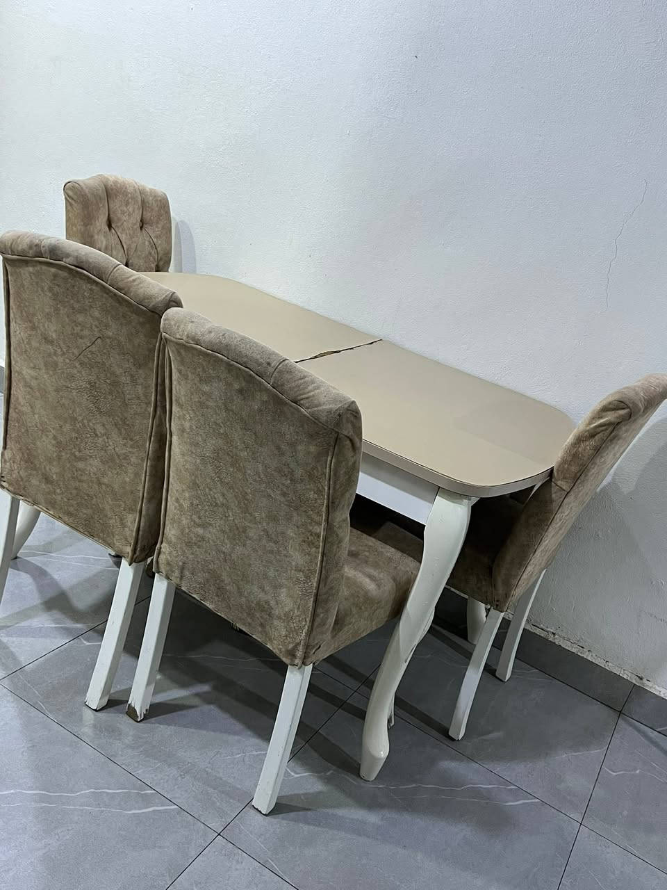ميز  للبيع  مثل ماموضح  بل صوره  الضرر   يتكبر  ويتصغر سعر  40 اربع   كراسي


**إذا كنت صاحب هذا الإعلان وتريد حذفه لأي سبب، رجاءا أرسل رسالة إلى الدعم الفني**