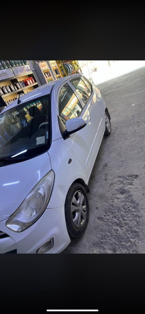 هونداي i10 موديل ٢٠١٤ خليجيه ماشيه ٧٠ سياره كلش نضيفه و كلها بلاديه رقم بغداد سياره بيها جاملغ سايق و شوي بلباب صبغ اثر شخوط بدون معجون يعني كلير سياره مابيها اي نقص بس كمبريسر مال تبريد ما يشتغل يعني يرادلها تبديل كمبريسير سياره سعرها٧٨بيها مجال 
***********
