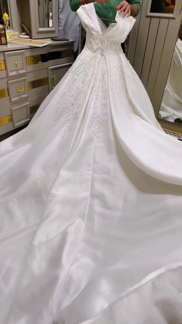 سلام عليكم بنات حبيباتي عندي بدله مال عرس تجنن والله بياضها ناصع  سان ثگيل وجديدة اريد أبيعها ب ١٠٠ وبيها مجال مكاني بغداد الدورة والي قريبين من الدورة احنه نوصله  بلاش بس الي بعيدة هي تأخذها


**إذا كنت صاحب هذا الإعلان وتريد حذفه لأي سبب، رجاءا أرسل رسالة إلى الدعم الفني**