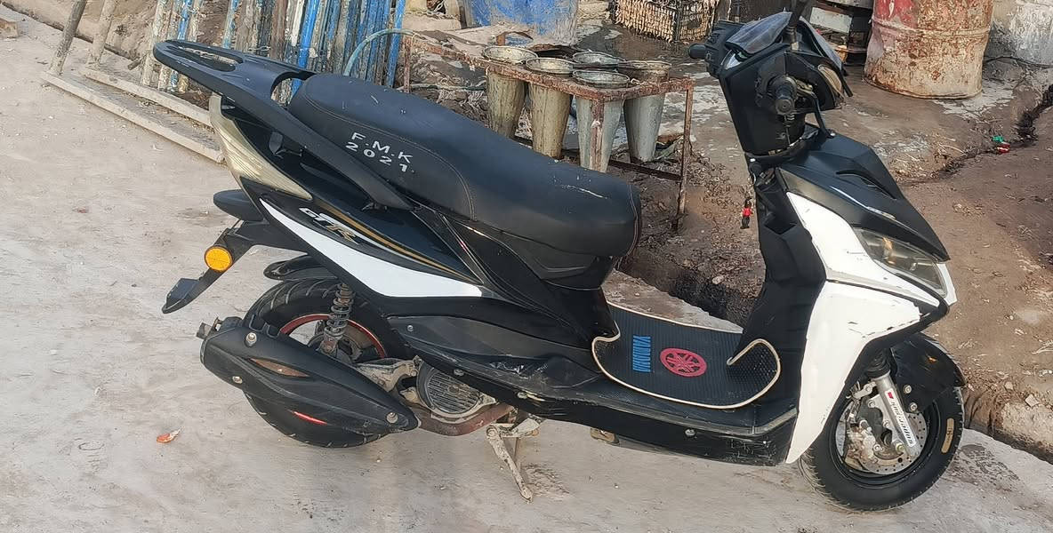 السلام عليكم درجة سكنس لبيع كهربائية شغاله  درجة نضيفه  سعر 300بيه، مجال  شراي يتصل عليه ***********
