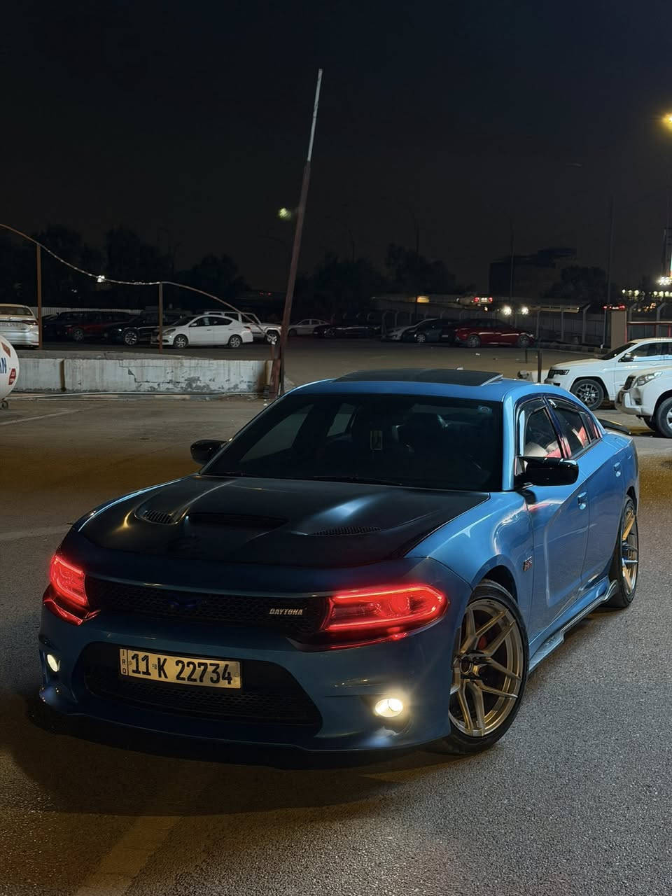 سلام عليكم جارجر
دايتونا (5700) 2018 
للبيع او مراوس  ب موستنك GT 
مواصفات السياره فول فتحه 
مري قلاب رادار نقطه عمياء 
 كشنات خزن ميموري  دايتونا +تدفئه تبريد 
مكينه كير اكسل كفاله  
ستيرن كهربائي +اويل كاج كان +ويل روهانه +تخم تاير + باتري جديد 
لدات لايت متغير + زنون عدسات منضومه جديده    
الحادث صفحة  السايق +باب مبدل  
عليها برمجة طلال ⚡️⚡️ 
رقم الشاصي 
2C3CDXCT9JH289431
سياره جاهزه من كل نواحي 
مكاني بغداد الدورة او الكرادة
والسعر 194 وبيها مجال حبايب💙
*********** 
***********
