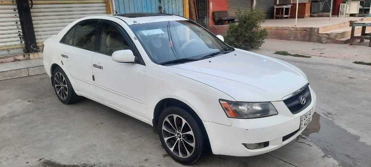 السلام عليكم.                                             سوناتا 2008 امريكي محرك ٢٤٠٠ دوش ما مفتوح سياره فول موصفات فتحه سقف اربعه تايرات جديد صدر جديد دوشمه كله جديد تبريد ثلج سياره لون صدفي ومعرف بل صدفي يصير بي تشلعات بل صبغ ضرر جاملغ اليمين وبونيد بدون دواخل والجاملق اليسار مبدل خليجي بلا ضربه وربع الدائر الخلفي سياره مال جناي رقم دهوك سنويه ٢٠٣٠ تسقط 
السعر قفل ٩٥ $ 
اتصال فقط واتساب 
*********** مكاني موصل
