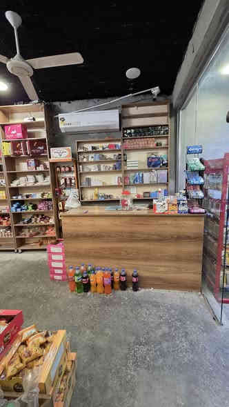 السلامعليكم للبيع أسواق تحتوي عل ٦برادات عامودي ٢ شركه تحتوي عل ٦عارضات طرحيه ٢شركه سبلت كنتوري ٣طن  سستم كامرات السعر ١٨ وبي مجال مكانها بغداد الدوره المهديه الثانيه سبب البيع لعدم التفرغ***********
