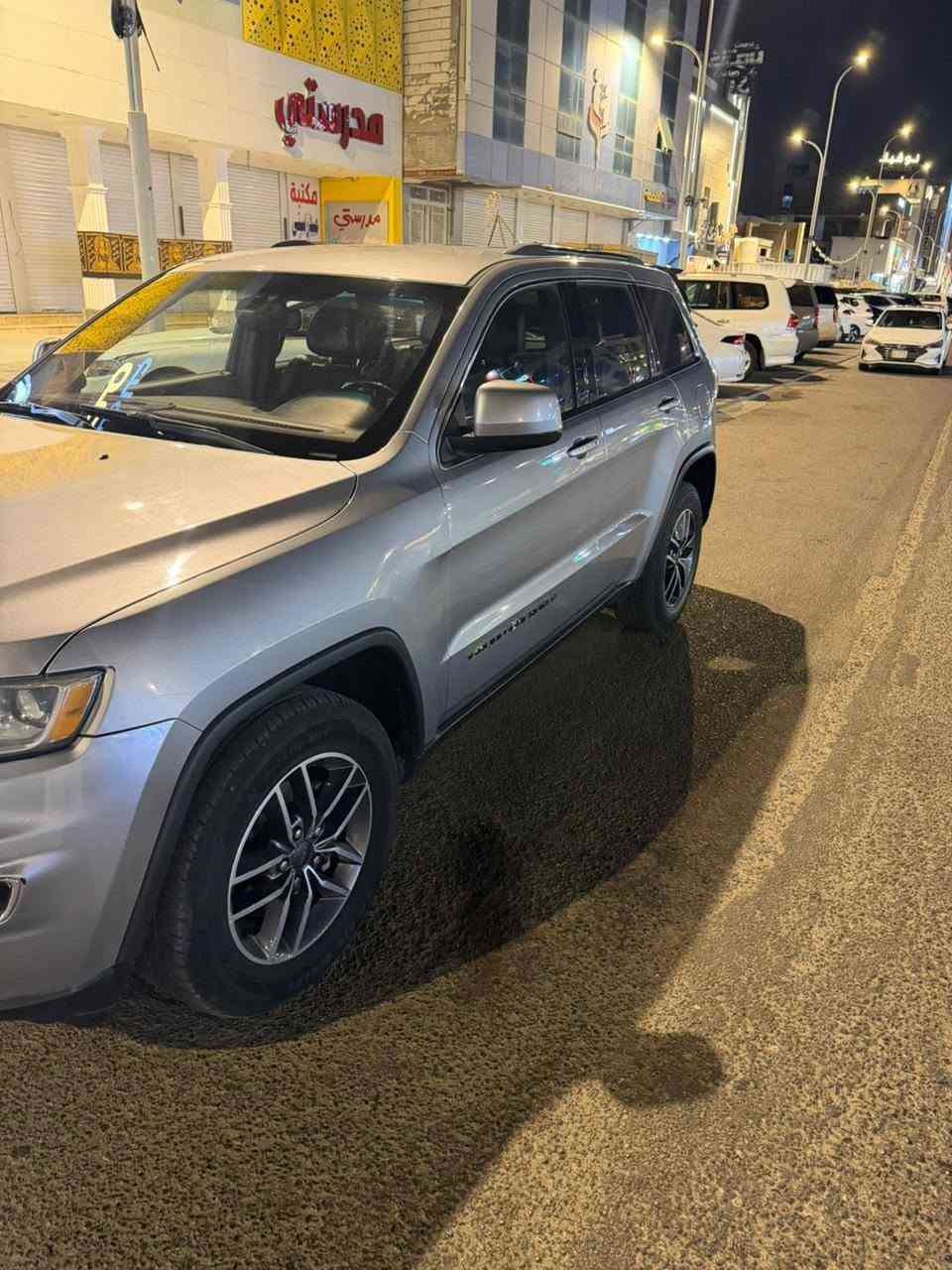 جيب شيروكي 2019 بدون ايرباك
السعر 185

***********

***********
